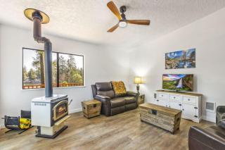 2BR Lakefront Cottage Fireplace Quiet Retreat - 1