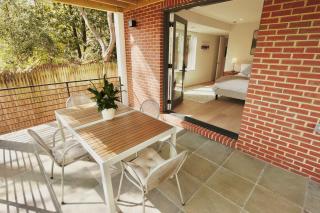 Zooside Garden Apt Sleeps 6 - 8