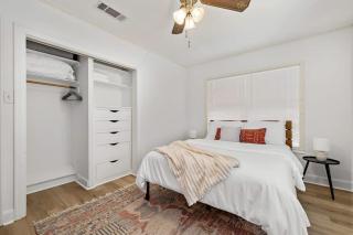 Villa in Zilker - Peaceful Stylish Home with Yard - 5