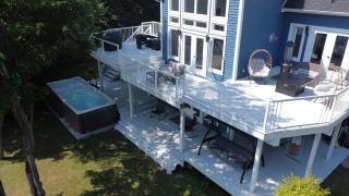 Luxurious Lakeside Chalet with Swim Spa - 9