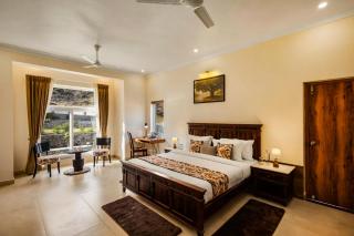 ELIVAAS Signature Mandovar Mountain Valley Retreat 4-BHK Pet-friendly Suite In a Private Estate with Shared Pool, Garden, Restaurant & Hill Views - 3