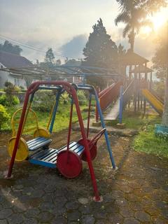 NEW 3BR Villa Golden Spring with Netflix 8 Guest! by Betah Banget - 6