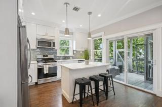 Contemporary Boston Duplex Near the T - 8