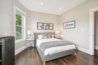 Contemporary Boston Duplex Near the T - 6