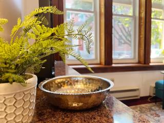 Brownstone 1BR Cherrywood Kitchen Real Brick Near Penn Hospital - 8