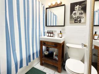 4 Beds Sleeps 7 Central Walkable to Everything No Car Needed - 5