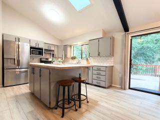 Fernan Retreat 3BR Minutes to Downtown & the Lake - 6