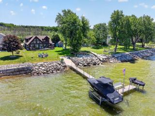 Gorgeous log home in Southern Door- Waterfront retreat - 8