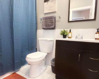4 Beds Chinatown 2 King BR 2 BA Apt Central Walkable to Convention Center Reading Terminal - 3