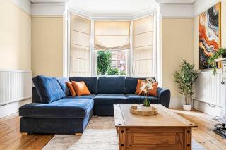 Spacious 6 Bedroom Character Home in Central Bedford - 4