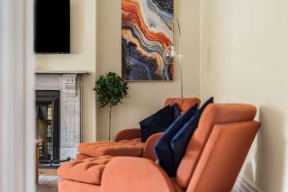 Spacious 6 Bedroom Character Home in Central Bedford - 2