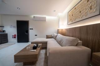 N9 Modern studio w 85 TV & smart check-in - 6