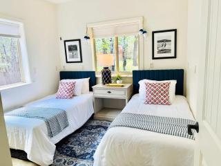 NEW PROPERTY Davis Avenue Luxury Lodge Sleeps 20 - 2