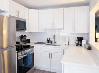 King Bed 2BR 1 Bath Sleeps 5 - 8