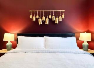 King Bed 2BR 1 Bath Sleeps 5 - 2