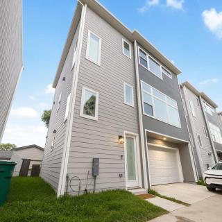 NRG World Cup Stay 3 Stories Sleeps 8 - 9