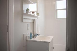 1120 #B Cozy Downtown Apartment - 3