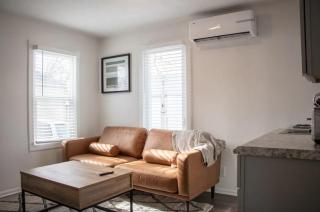 1120 #B Cozy Downtown Apartment - 0