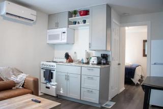 1120 #B Cozy Downtown Apartment - 6