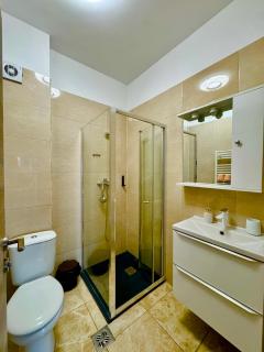 Summerland Seaview Mamaia Apartaments - 6