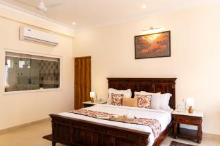 ELIVAAS Signature Mandovar Mountain Valley Retreat 4-BHK Pet-friendly Suite In a Private Estate with Shared Pool, Garden, Restaurant & Hill Views - 8