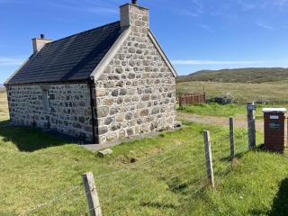 Hebviu Traditional Hebridean Cottage - 1