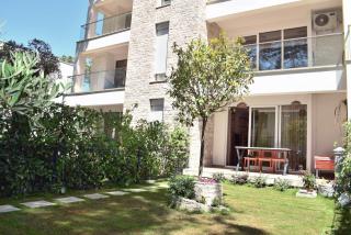 Beachside Apartment With Garden 283 - 9