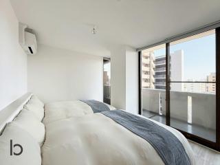 b hotel Lafort honkawa - New 2BR Apt 5 min Walk to Peace Park Sleeps 6 - 9
