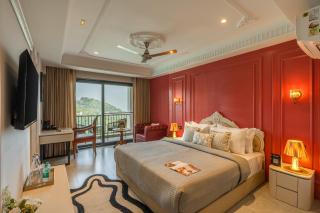 Perfectstayz Luxe mall road - Free Parking - 4