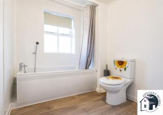 Bright 4-Bed Detached Property - Work & Team Ready - Reading Central - 5