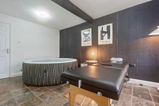 Harvington Manor 6 Bedrooms, Hot Tub Spa - 4