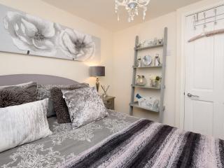 Dolls Cottage - 2