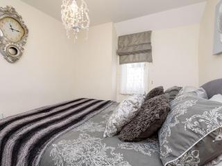 Dolls Cottage - 1