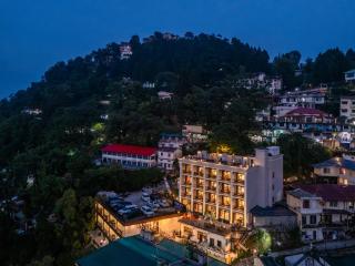 Perfectstayz Luxe mall road - Free Parking - 8