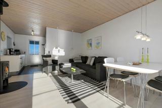 Lyst Og Indbydende Feriehus Sj582 - 1