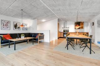 Moderniseret, Flot Poolhus Til 8 Personer Sj270 - 1