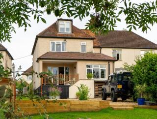 Garden Retreat with Views & Parking - 0