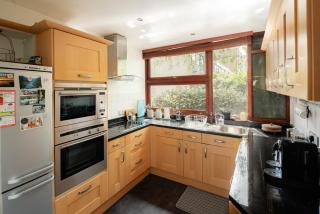 Stylish Wimbledon Home with Garden Study - 9
