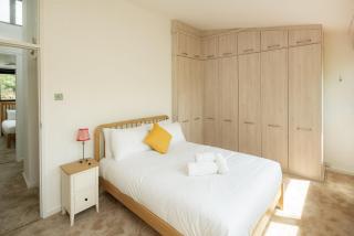Stylish Wimbledon Home with Garden Study - 8