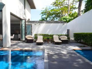 Stylish Pool Villa in a Peaceful Tropical Setting - 0