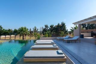 Relaxing Beachfront Private Heated Pool Villa 2 - 5