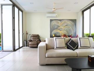 Stylish Pool Villa in a Peaceful Tropical Setting - 7