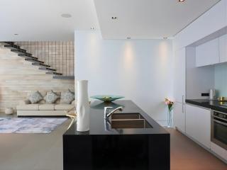Stylish Pool Villa in a Peaceful Tropical Setting - 1