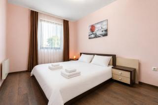 Comfortable 1BR w/ Balcony & Free Parking - 9