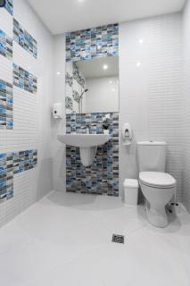 Comfortable 1BR w/ Balcony & Free Parking - 6