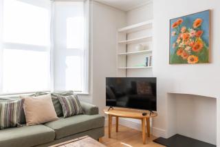 Charming Garden Home in Brixton - 2