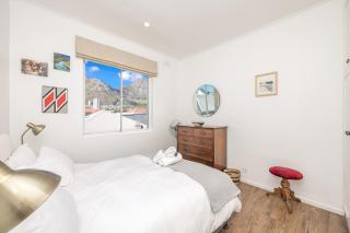Amazing 2 Bedroom Apartment with mountain views on Kloof street - 8