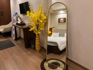 Skyluxe studio near Pari chowk &expo mart - 6