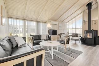Spaceous Wooden Holiday House With Spa - Sj724 - 7