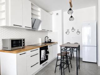 Pogonowskiego 73 Modern Apartment with AC & Parking - 7